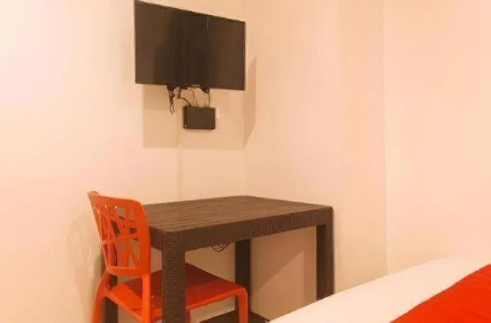 Slex Makati Hotel 2*